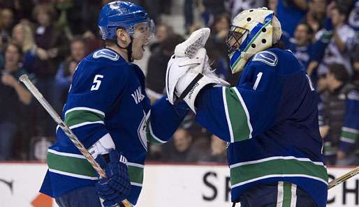Christian Ehrhoff, Roberto Luongo und die Vancouver Canucks eilen von Sieg zu Sieg