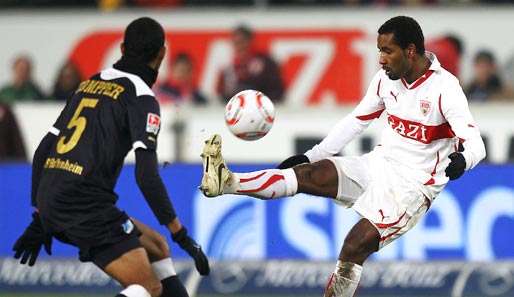Cacau (r.) ist nach Adduktorenproblemen wieder fit beim VfB Stuttgart
