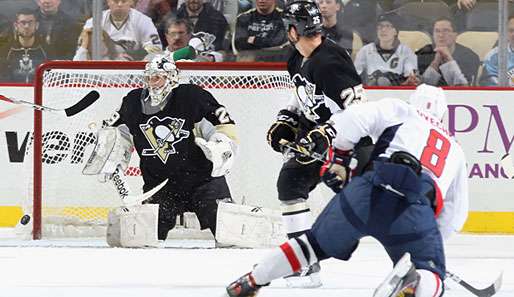 Der Moment der Entscheidung: Washingtons Superstar Owetschkin trifft gegen Pens-Goalie Fleury