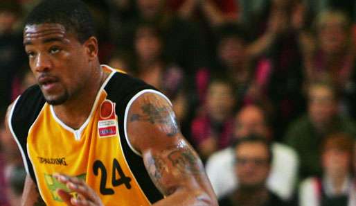 Ajene Malaki Moye von den Frankfurt Skyliners erlitt einen schweren Schlaganfall