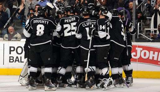 Die Spieler der Los Angeles Kings bejubeln den zweiten Playoff-Einzug hintereinander