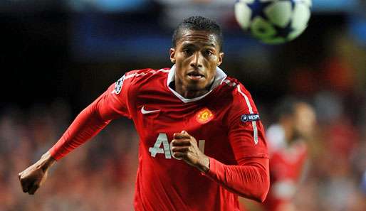 Den Ball und den Meistertitel fest im Visier: Antonio Valencia von Manchester United