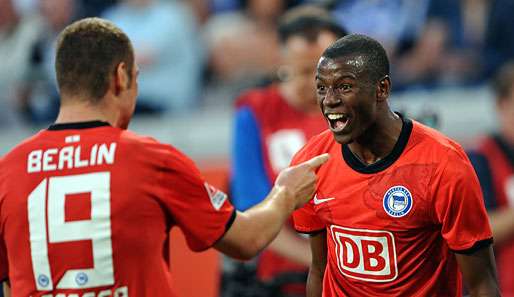 Die Berliner sind zurück in der Bundesliga! Durch ein Tor von Ramos (r.) besiegten sie Duisburg  mit 1:0