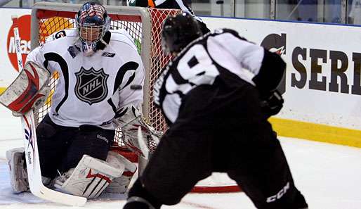 John Gibson (l.) machte im WM-Finale gegen Schweden 28 Saves