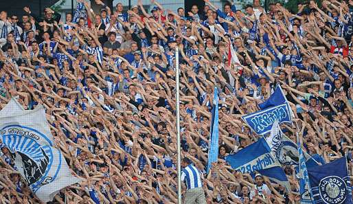 Hunderte Fans der Hertha empfingen ihre Aufstiegshelden am Mittag in Berlin