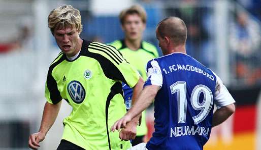 Die Nachwuchstalente Michael Schulze (l.) und Kevin Scheidhauer verlängern beim VfL Wolfsburg