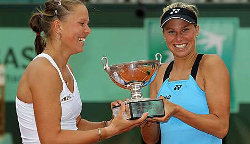 Lucie Hradecka (l.) und Andrea Hlavackova holen sich den Titel im Damen-Doppel