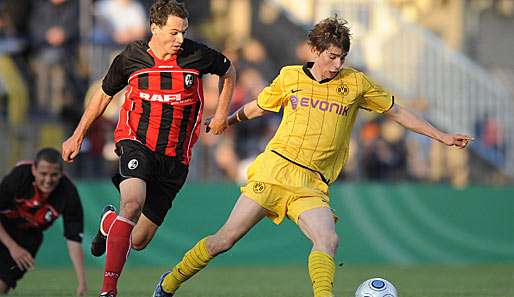 Nicolas Höfler (l.) wechselt vom SC Freiburg zu Erzgebirge Aue