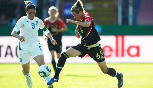 Wie beim 5:0-Sieg gegen Italien wollen Simone Laudehr (r.) und Co. auch gegen Holland brillieren