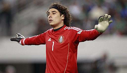 Guillermo Ochoa und vier Teamkollegen haben verseuchtes Fleich gegessen