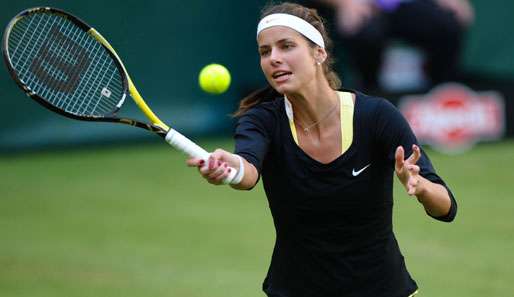 Julia Görges steht auf dem heiligen Rasen wie Andrea Petkovic in Runde zwei