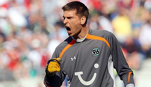 Ron Robert Zieler und seine Kollegen tragen ihr Pokalspiel gegen Wismar in Lübeck aus