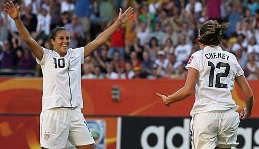 Lauren Cheney (r.) machte beim 2:0 der USA gegen Nordkorea den ersten Treffer