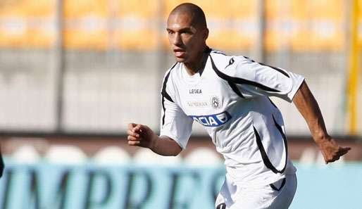 Gökhan Inler unterscheibt einen Fünfjahresvertrag beim SSC Neapel