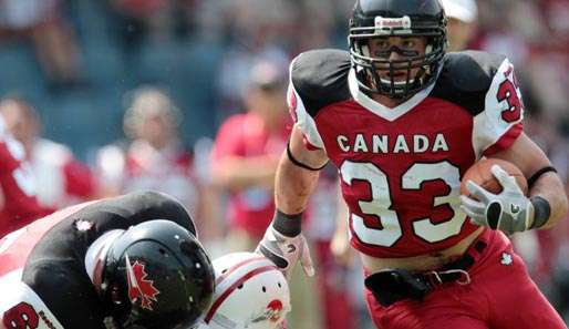 Matt Walters steht mit dem kanadischen Football-Team im WM-Finale