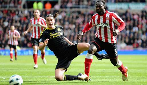 Andy Carroll und der FC Liverpool empfangen John Mensahs Sunderland