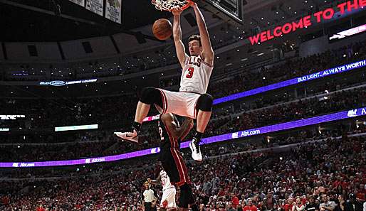 Ömer Asik von den Chicago Bulls war bester Werfer der Türken mit zwölf Punkten