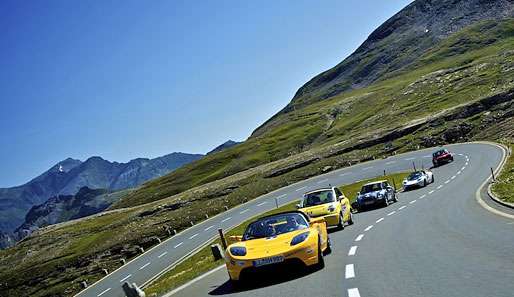 Die Elektroautos bei der e-miglia auf ihrem Weg über den Großglockner