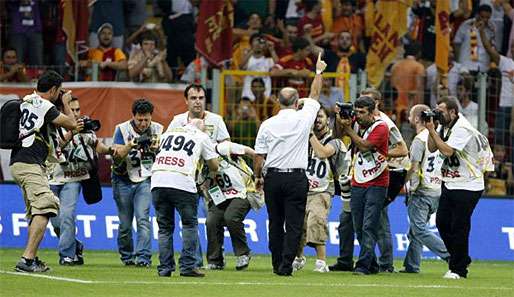 Fatih Terim begrüßt die Fans von Galatasaray: Der "Imperator" ist zurück