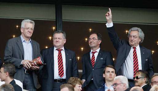 Dieter Hundt (r.) in der Mercedes-Benz-Arena des VfB Stuttgart