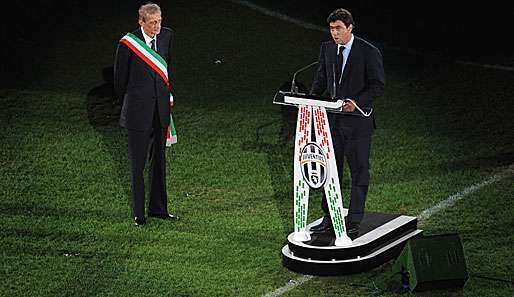 Präsident Andrea Agnelli (r.) sieht sich bei Juventus einem Jahresminus von 95 Millionen gegenüber