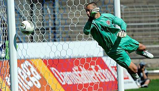 Nach einer 2:0-Führung musste Jahn-Torwart Michael Hofmann noch zweimal hinter sich greifen