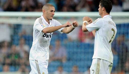 Karim Benzema (l.) und Cristiano Ronaldo (l.) wollen das Stadtderby gegen Rayo Vallecano gewinnen