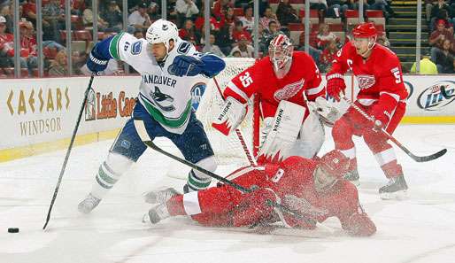 Marco Sturm (l.) und die Vancouver Canucks kommen einfach nicht in Fahrt