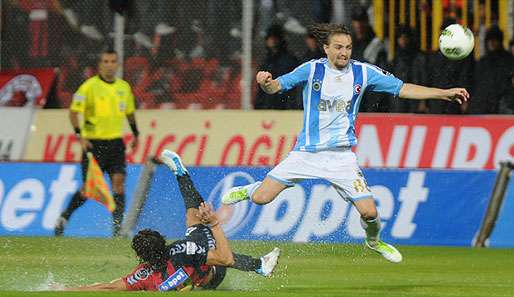 Caner Erkin (r.) vergab bei Mersin Idman Yurdu beste Chancen für Fenerbahce