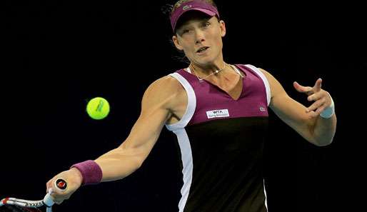 Sam Stosur startete mit einem glatten Sieg über Maria Scharapowa in die WTA Championships