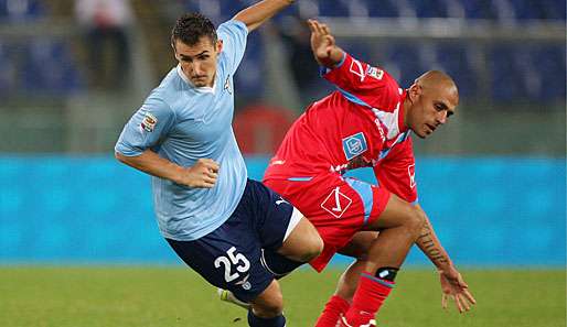 Miroslav Klose (l.) war auch beim 1:1 gegen Catania als Torschütze erfolgreich