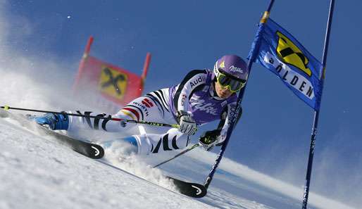 Maria Höfl-Riesch wird wohl oder übel auf den Weltcup-Slalom im finnischen Levi verzichten müssen 