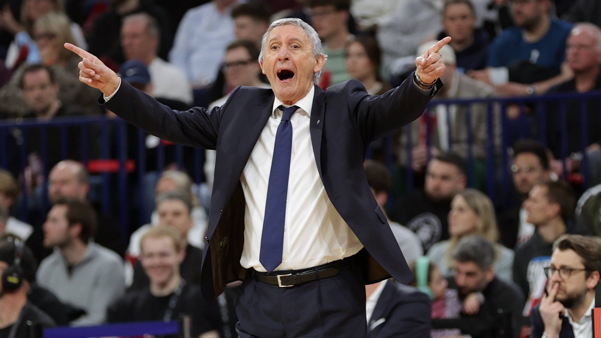 Überraschendes Geschenk für den scheidenden Trainer: Starker FC Bayern besiegt Fenerbahce in der EuroLeague