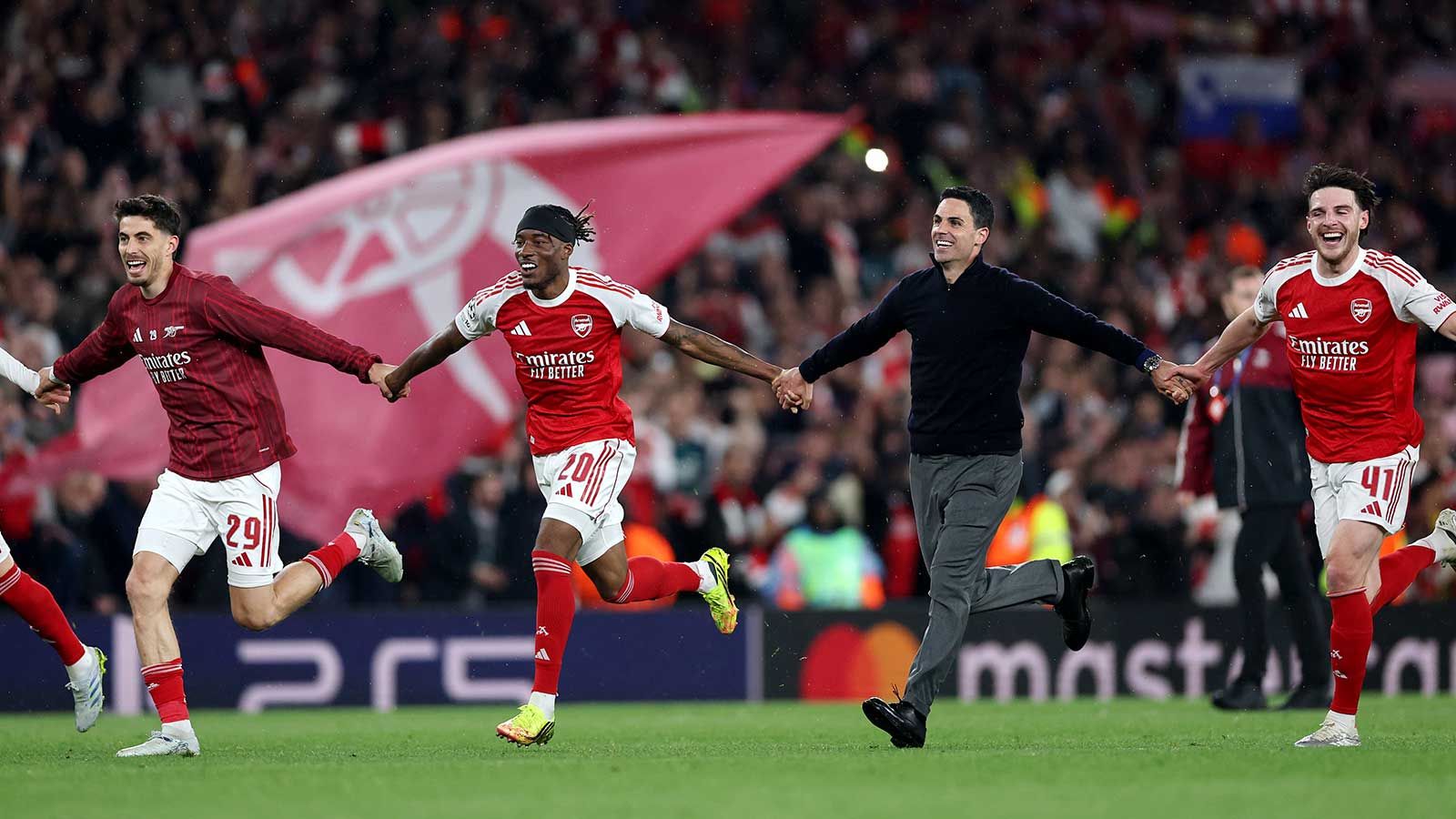 Die ewig lange Durststrecke endet auf der Couch! Arsenal ist nach Patzer von Manchester City und 22 Jahren wieder Meister
