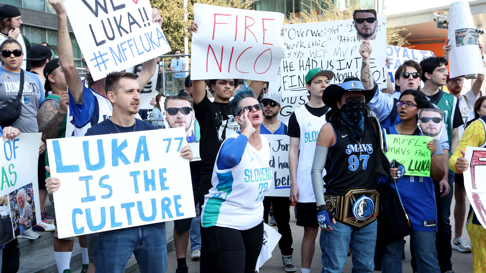 Dallas Maverick Fans Protest