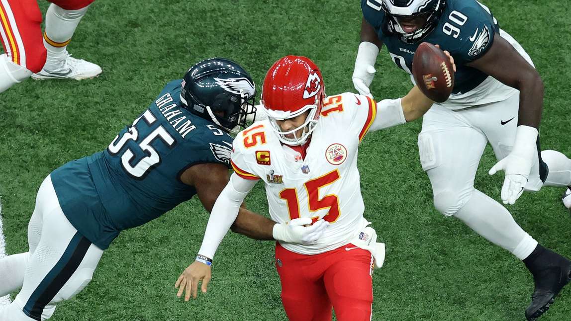 Das schlimmste Spiel seiner Karriere: Wie die Philadelphia Eagles Megastar Patrick Mahomes im Super Bowl zerstörten | SPOX