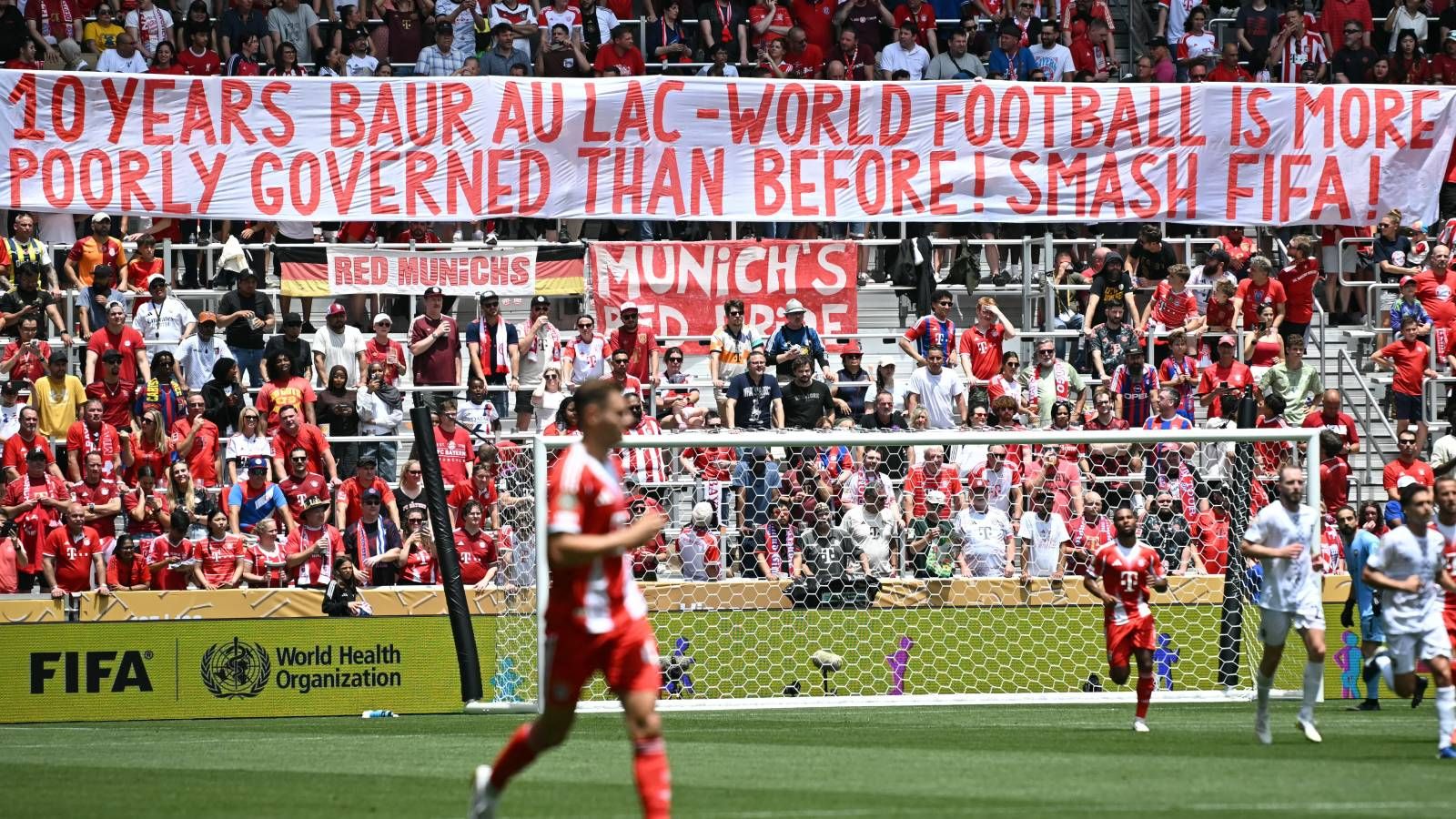 FC Bayern, News: FCB-Fans schießen mit Banner scharf gegen die FIFA