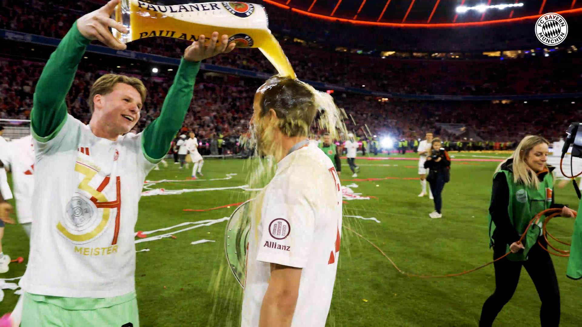 Jonas Urbig, Harry Kane Bierdusche
