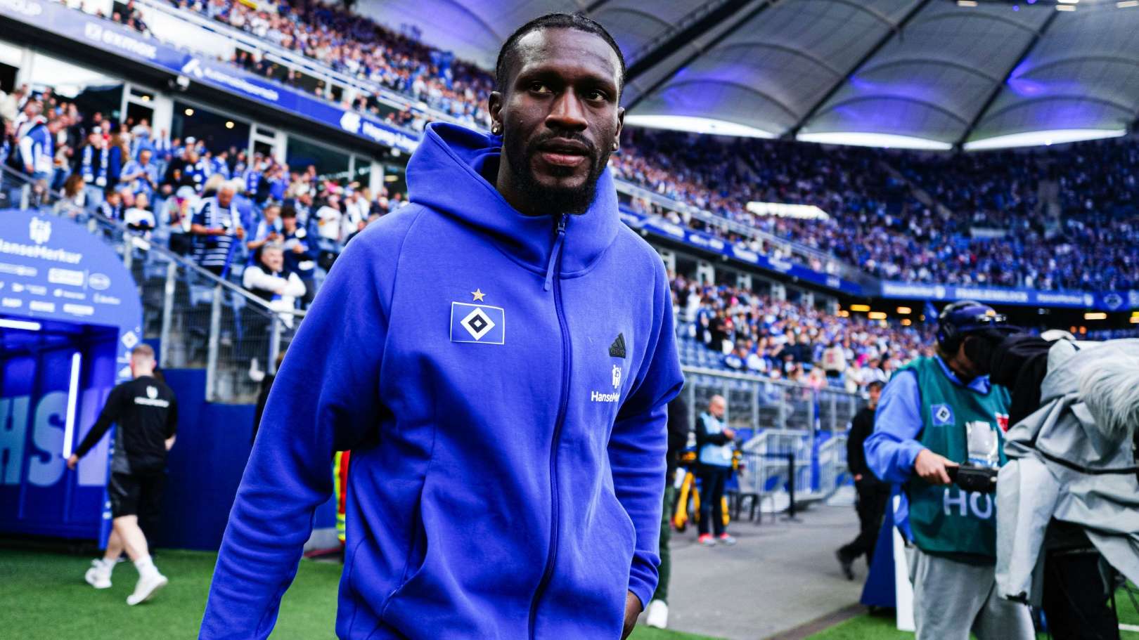Fanliebling: Bakery Jatta spielt seit 2016 für den HSV (© IMAGO/Eibner/SID/IMAGO/Eibner-Pressefoto/Marcel von Fehrn)