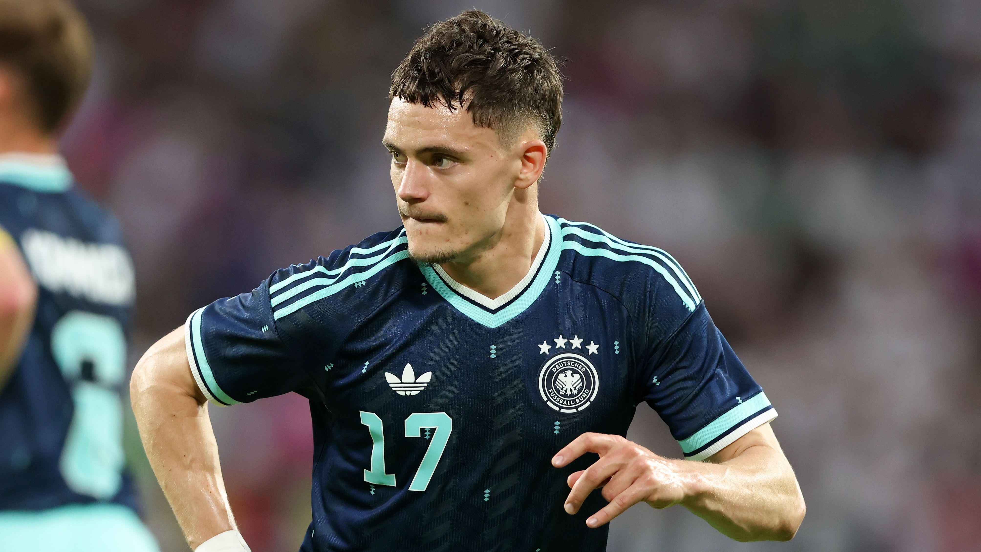 WM 2026, Nationalhymne: Warum stehen auch die Ersatzspieler von Deutschland und Co. bei der Hymne auf dem Platz?