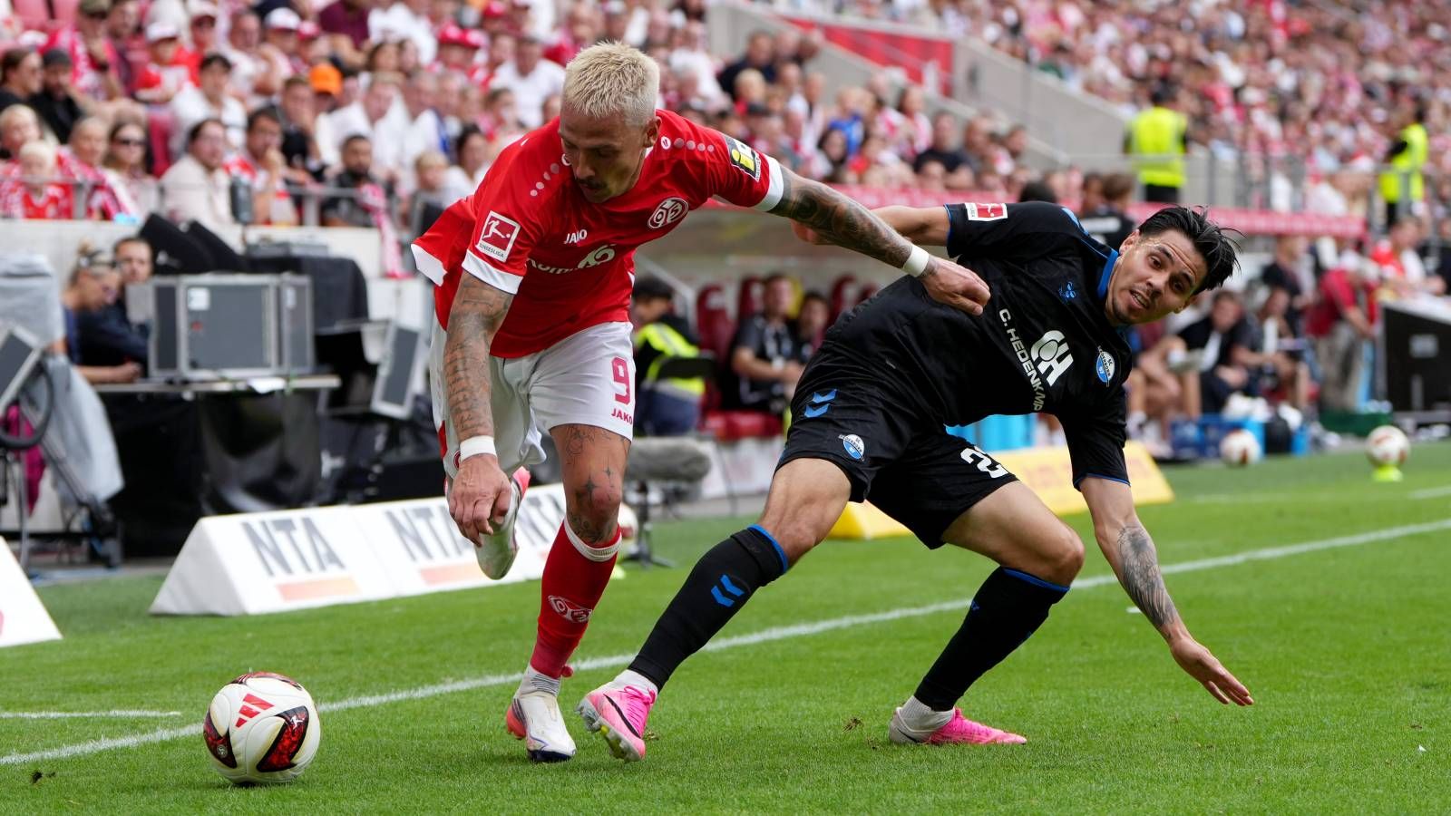 Photo: spox.com SC Paderborn Secures Draw Against Mainz in Bundesliga Return