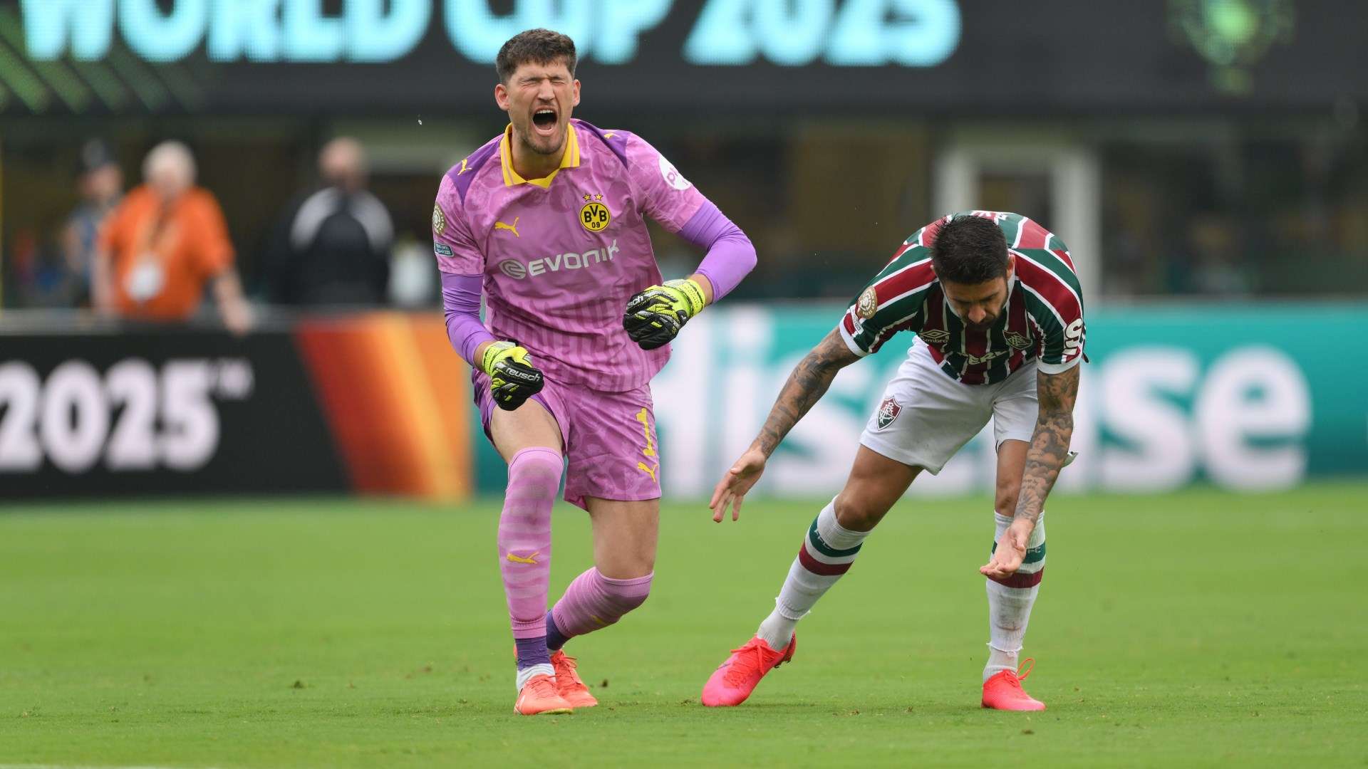 Gregor Kobel Borussia Dortmund Fluminense 2025