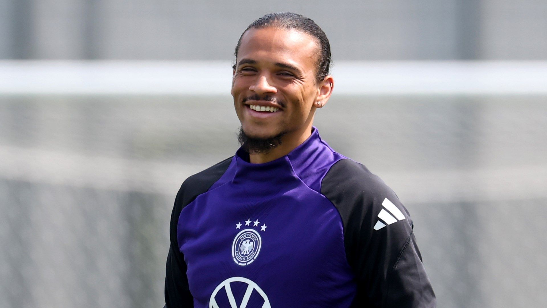 FC Bayern München, Gerücht: Leroy Sane winkt kuriose Vertragsverlängerung