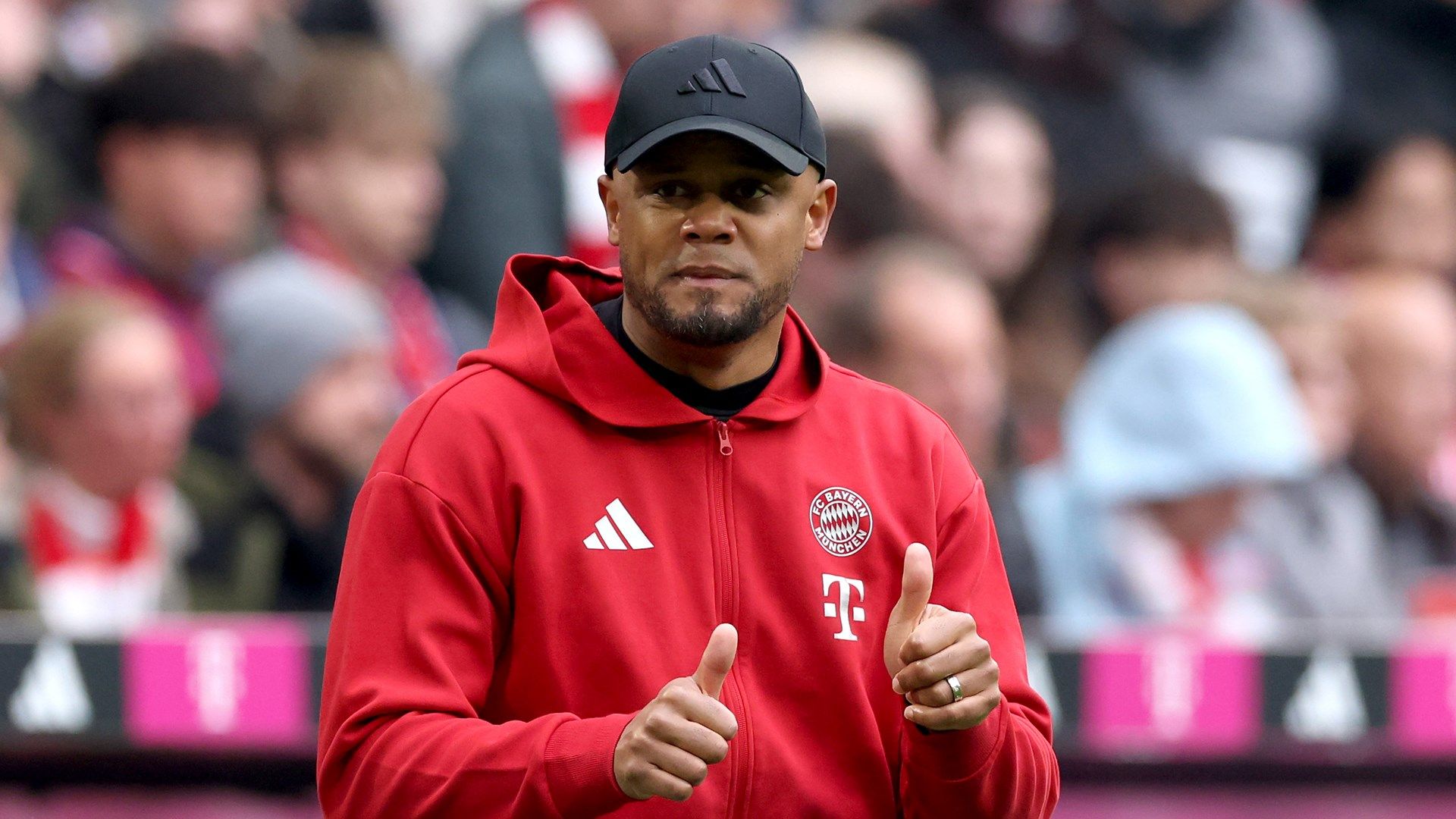 https://assets.spox.com/images/v3/blt683eb67f03e873f2/Vincent%20Kompany%20Bayern%202025%20(2).jpg