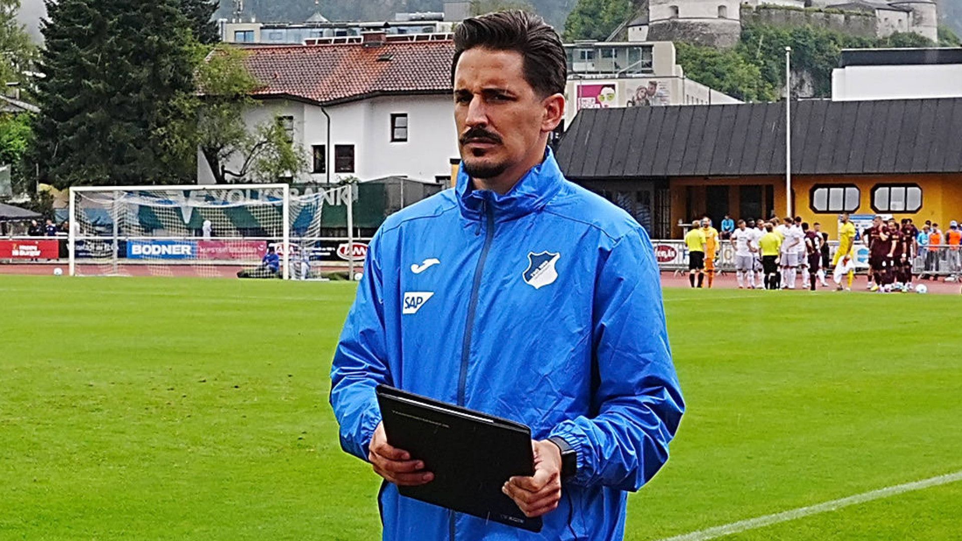 BENJAMIN HÜBNER