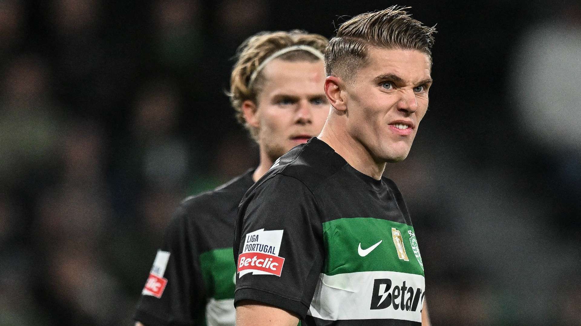 Sporting's Swedish forward #9 Viktor Gyokeres (R) reacts 