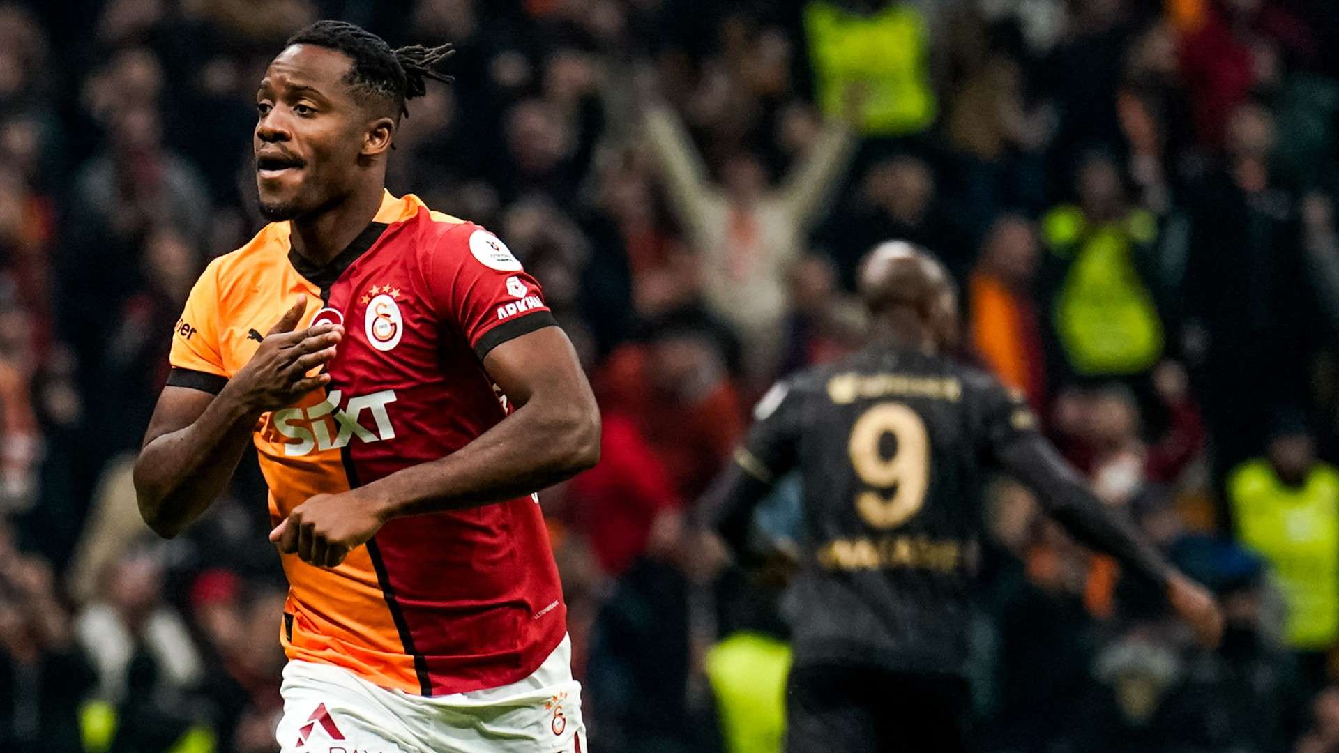 Michy Batshuayi of Galatasaray celebrates  