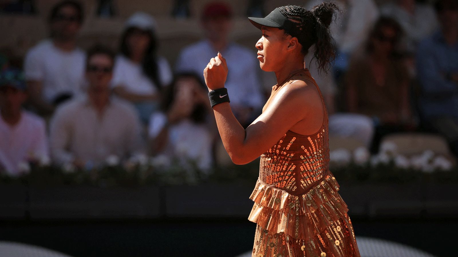 Extravaganter Auftritt: Naomi Osaka setzt modisches Ausrufezeichen bei den French Open - Laura Siegesmund ausgeschieden