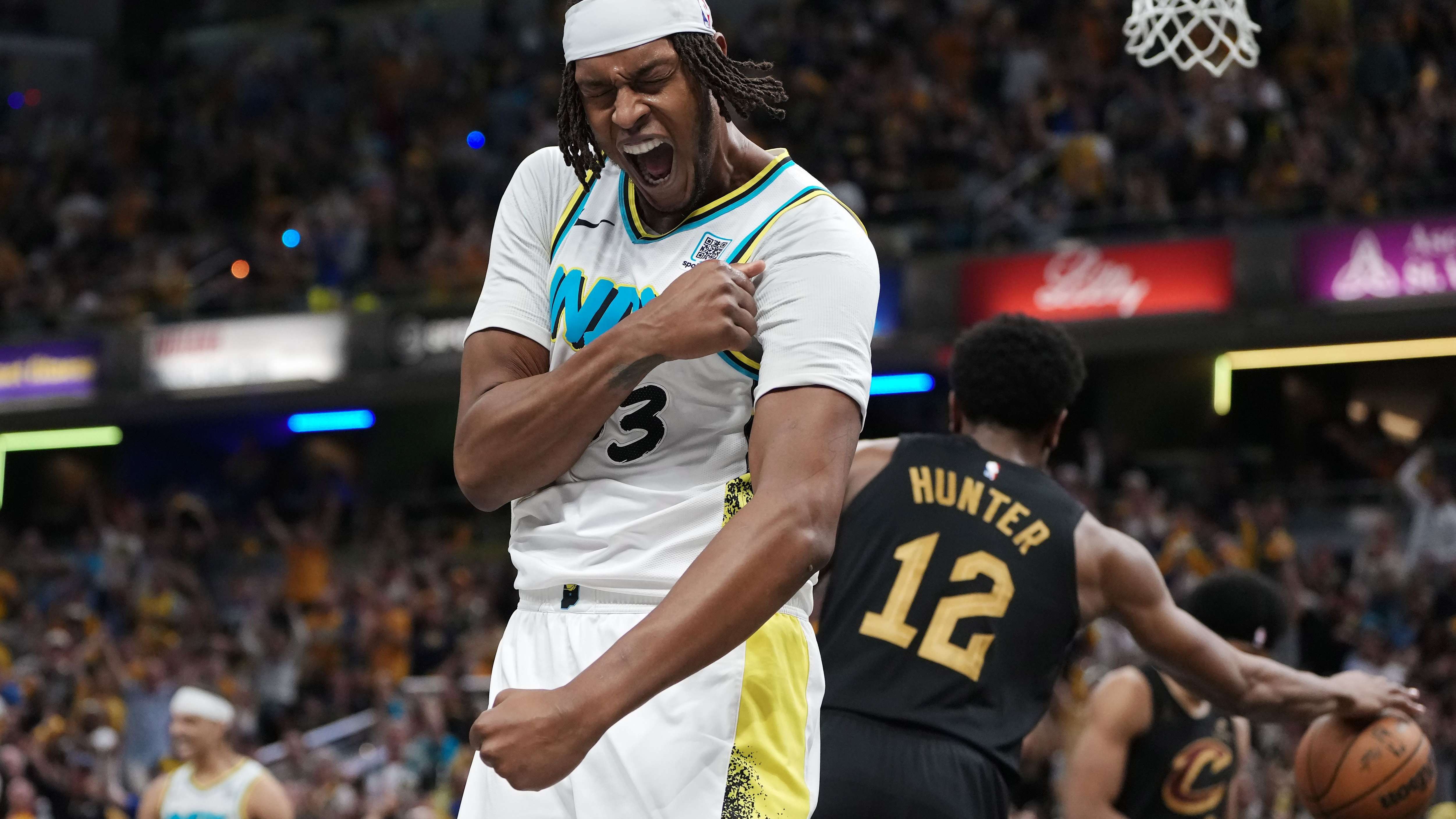 Myles Turner jubelt.