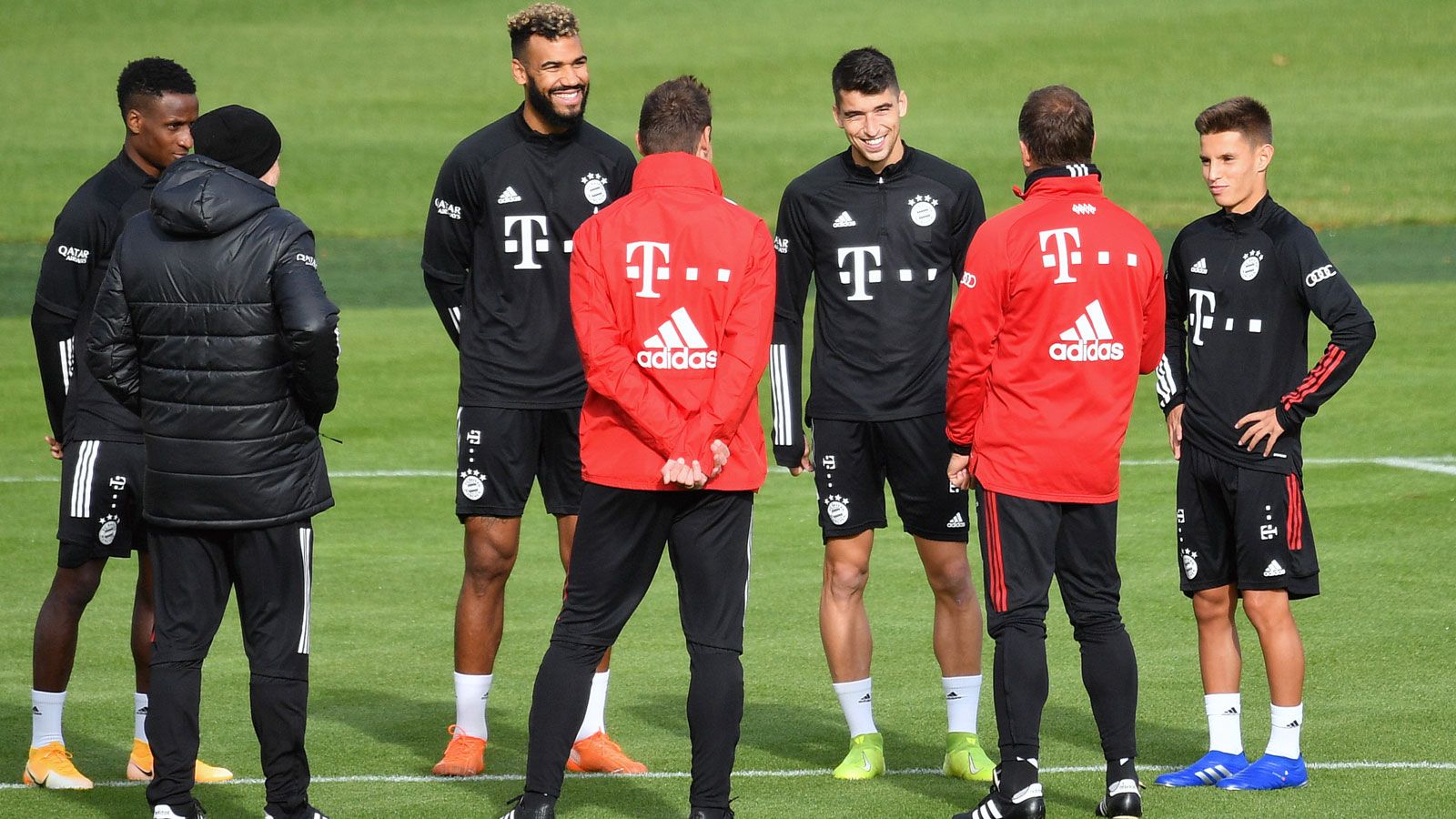 Tiago Dantas at the center of Hansi Flick